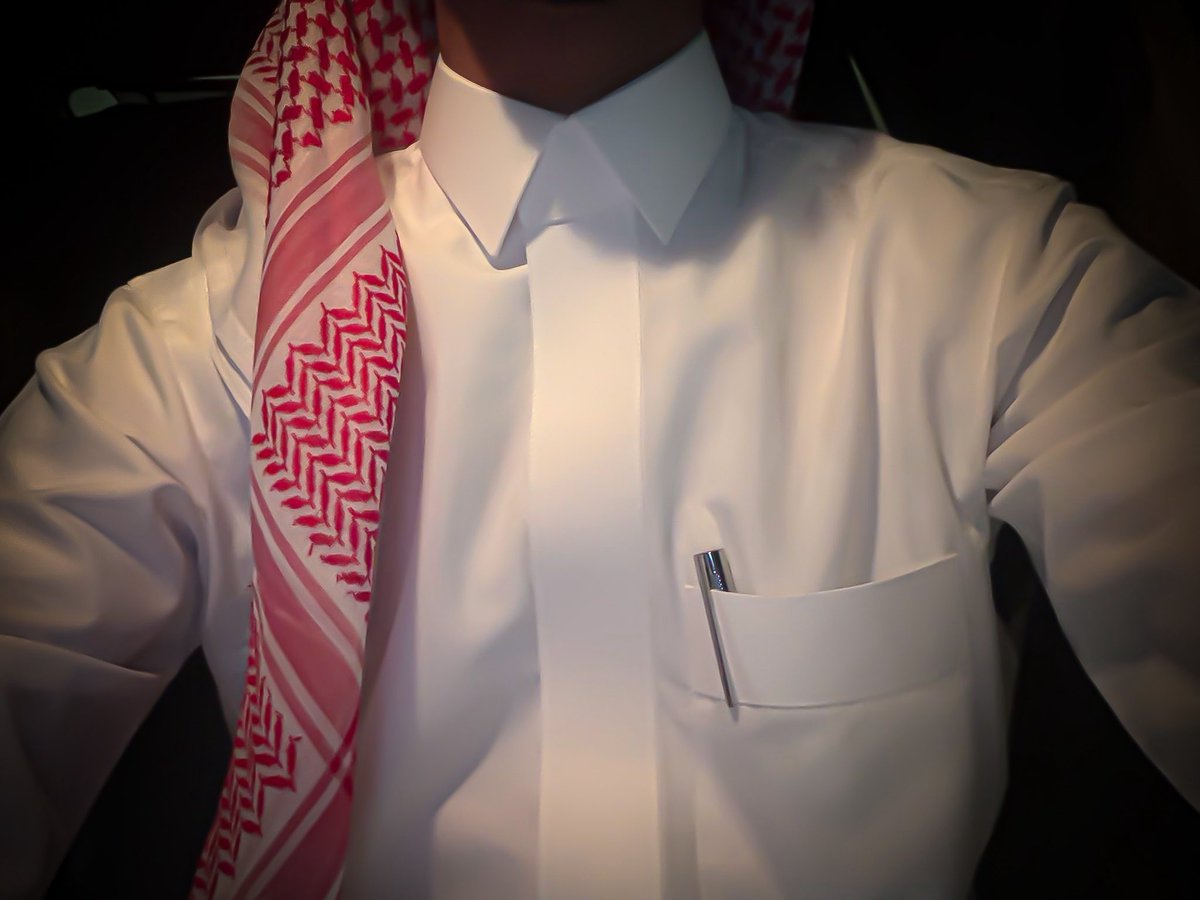 lcuvr's tweet photo. شفتك في خيالي بين طيات الدفى والقرب وناديتك فديتك خل ايدينك لا توخرها

عفى الله من ضمان حصل الماء في الطريق وشرب وعفى الله في ليالي ما جهلنا في اواخرها

علقنا وألتطم حب المواجه يالعفيف الذرب
كما موج لطم في غبه واغلاق بواخرها https://t.co/J1JUQc3fhL