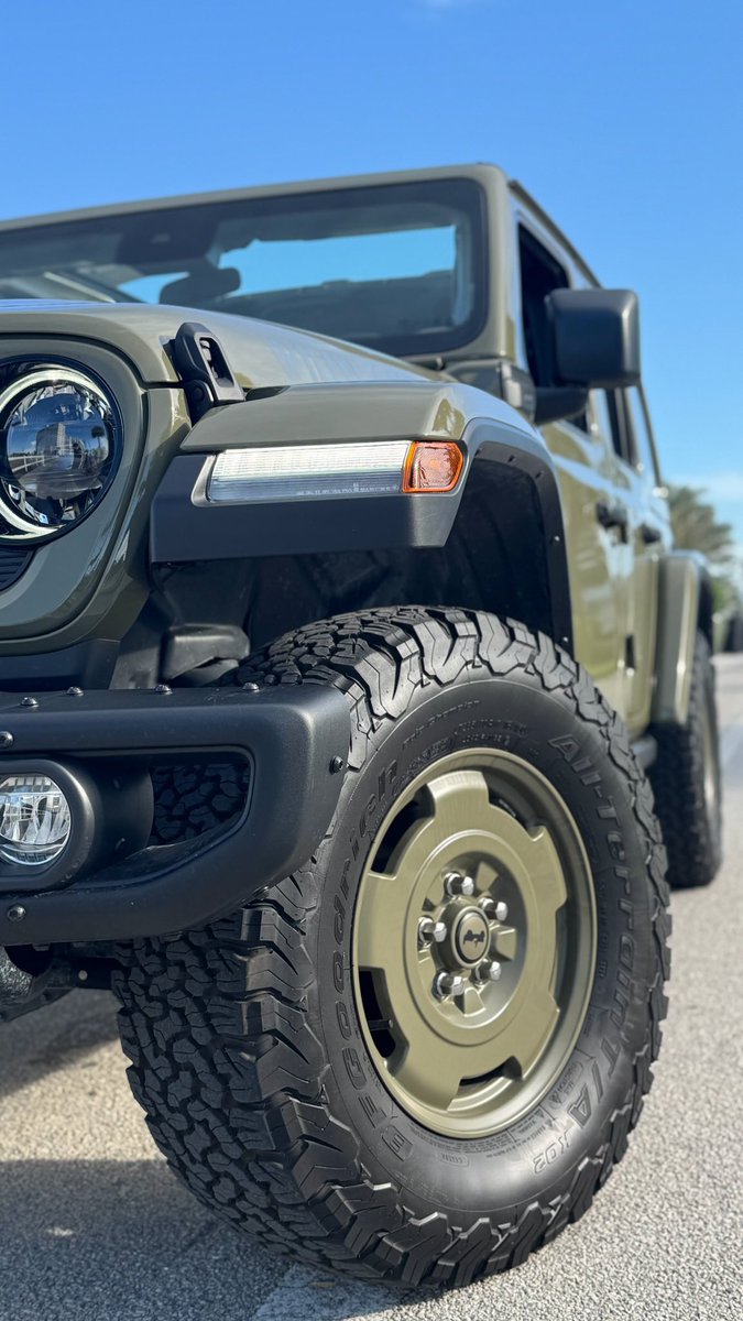 MarkRubalf1's tweet photo. Warming up your feed with the 2025 Jeep Wrangler. Tune in to @wlsam890 at 8 AM this Saturday for the full review. @jeep https://t.co/8XQEJu0ugV