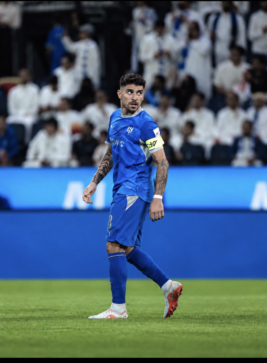 Hfc_c19's tweet photo. ليست مجرد شارة على الذراع

انها مكانة تليق بمن يعرف كيف يقود الهلال في اصعب اللحظات https://t.co/EWwkEUpvMD