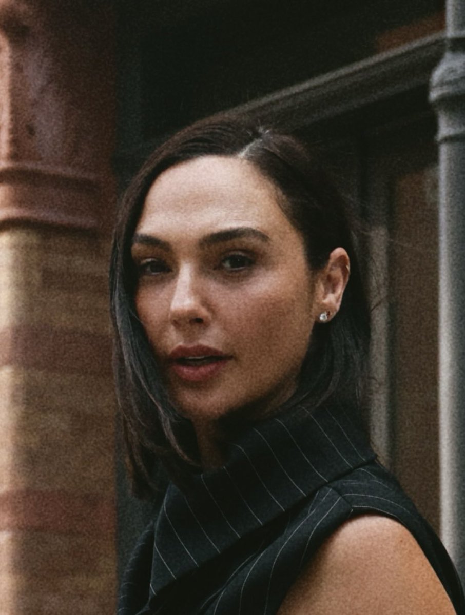 httpsgadot's tweet photo. now THIS is a FACE CARD https://t.co/G4d6CnjqV9