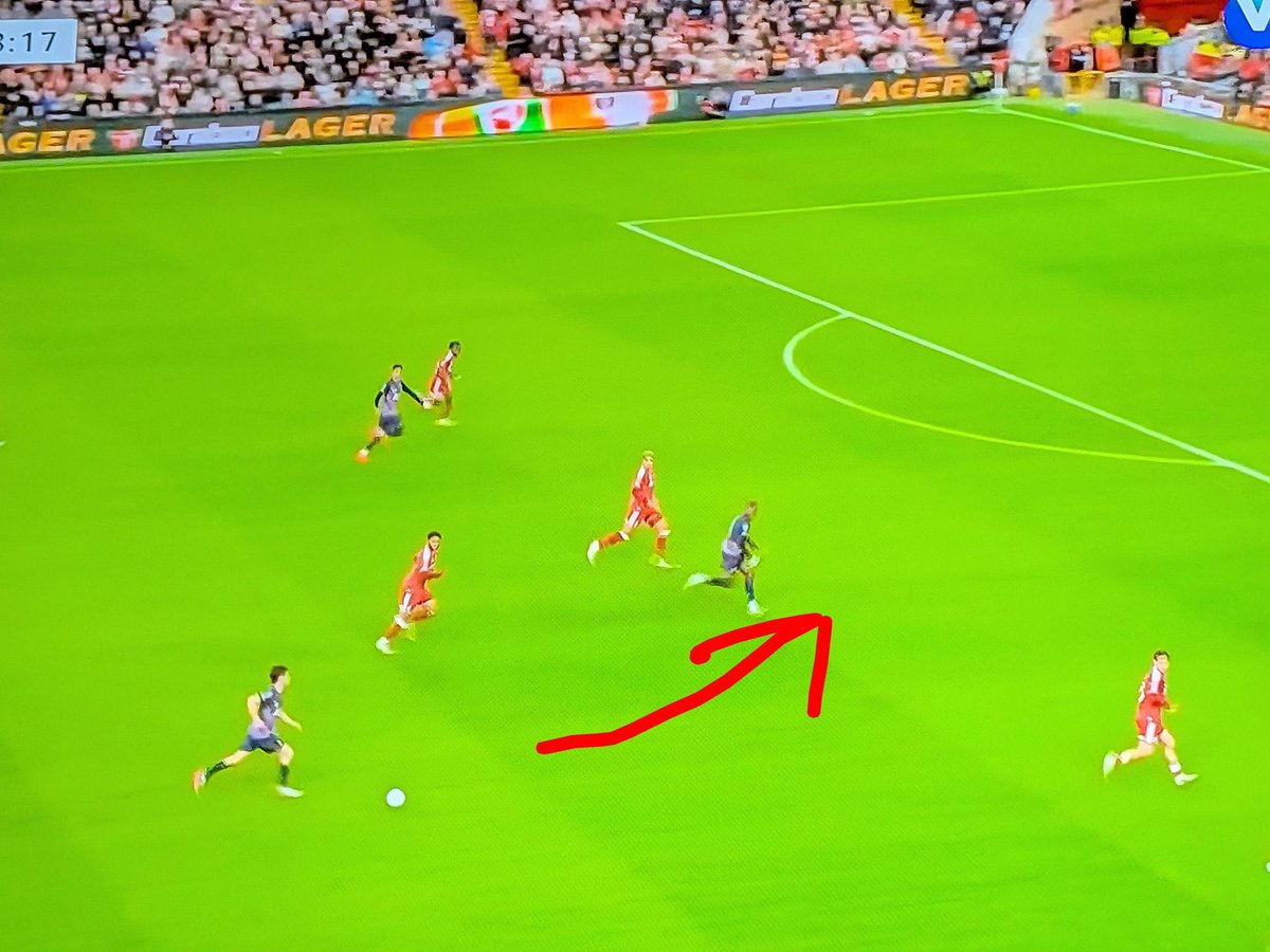 thfcjevo's tweet photo. This is a player that fans are saying NEED to be played in his “preferred position” of center midfield btw😭 https://t.co/SiwYHPz983