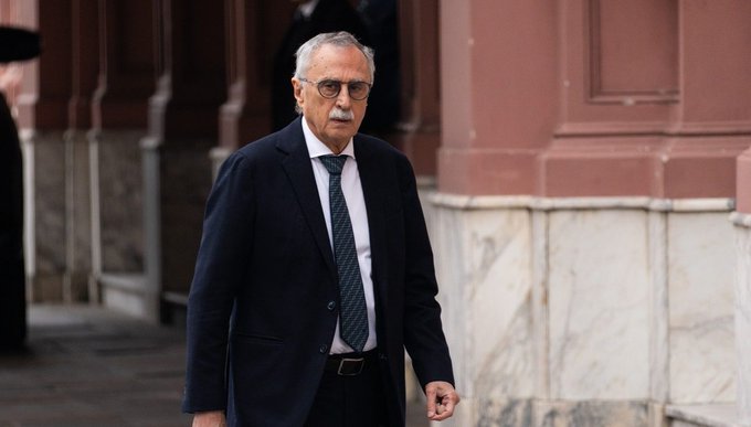 BairesParaTodos's tweet photo. Mario Lugones en la mira: otra vez, escaló el conflicto en el Garrahan por los fondos y el personal https://t.co/hm7ztu0Zrf  #APyT, #HospitalGarrahan, #MarianoPirozzo, #MarioLugones, #NormaLezana https://t.co/wKDey4dIHM