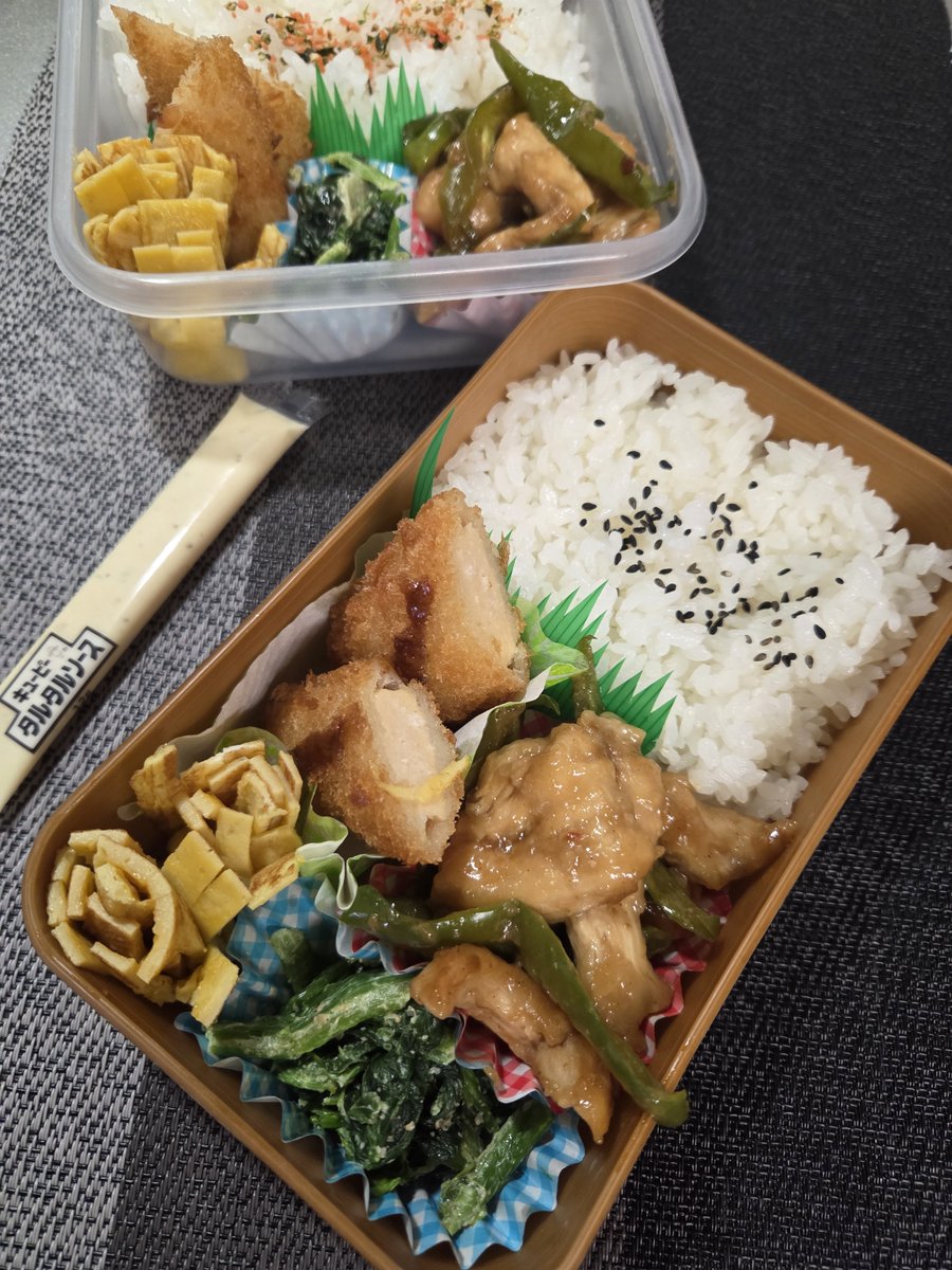 h0910y's tweet photo. おはようございます☀️
息子、バイト後に爆食して、胃もたれでヤバイ...といいながら珍しく５時に起きてきた(笑)
娘は起こさなくても五時半に起きてくるので、今朝は５時半過ぎに全員起きてる😆
今日の旦那弁当、高校生弁当🍱
完成してから胃もたれ報告だったから、
重いかな〜😭 https://t.co/LLlUMHNDoz