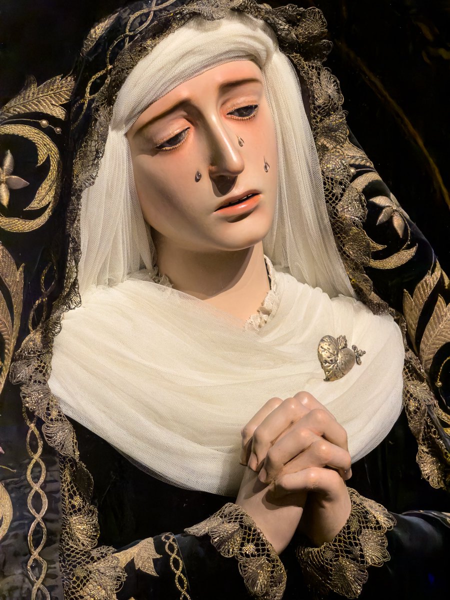 salmoquejo's tweet photo. Para cerrar el día de los dolores gloriosos… la Virgen de los Dolores de la Catedral atribuida a Pedro de Mena https://t.co/8ibYi0BWCh