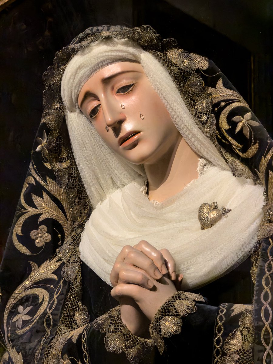 salmoquejo's tweet photo. Para cerrar el día de los dolores gloriosos… la Virgen de los Dolores de la Catedral atribuida a Pedro de Mena https://t.co/8ibYi0BWCh