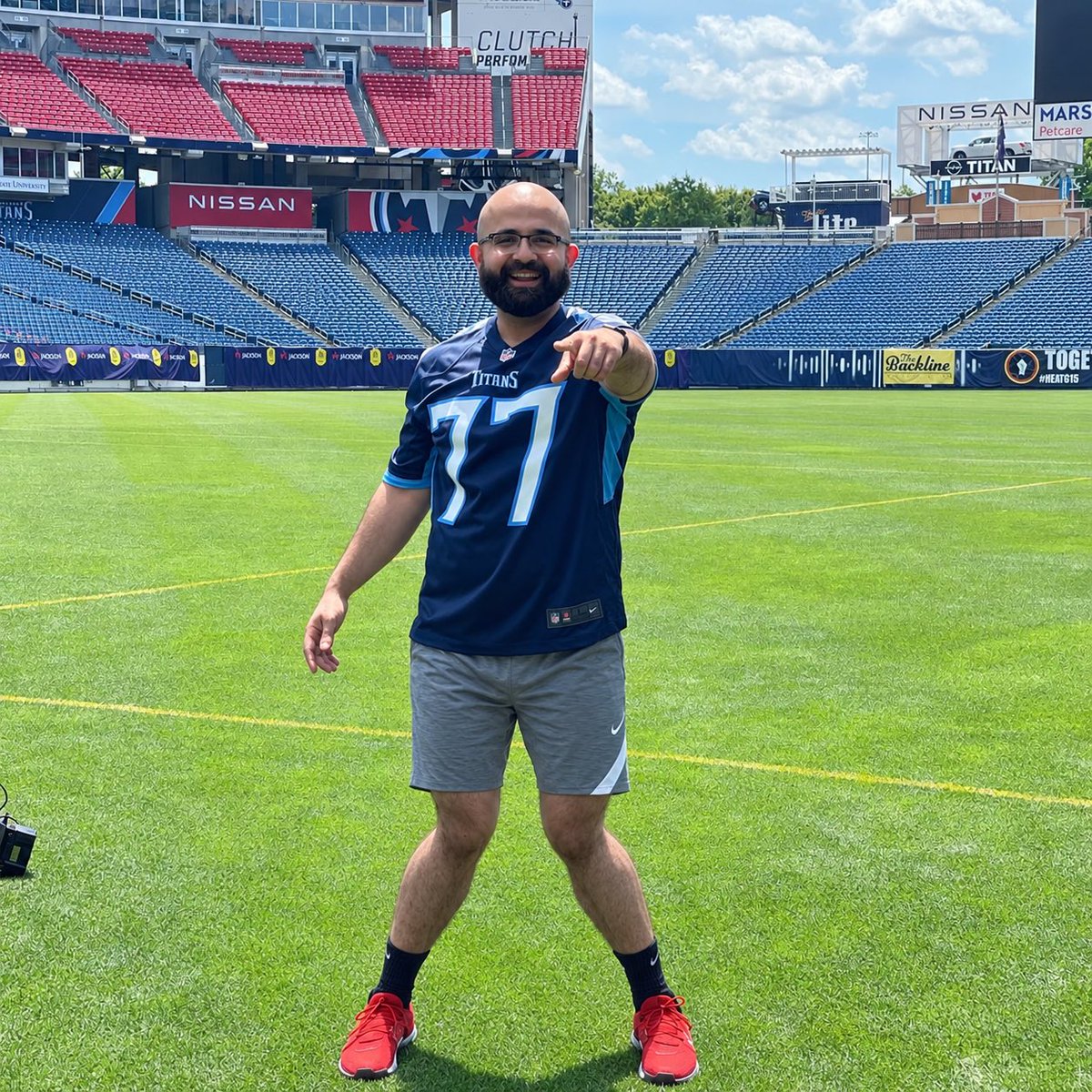 TightenUpp_'s tweet photo. These legs were, in fact, not made for walking.  @BallinFFB @BarstoolYak @barstoolsports @nyjets @Titans https://t.co/co0bkfBaIB