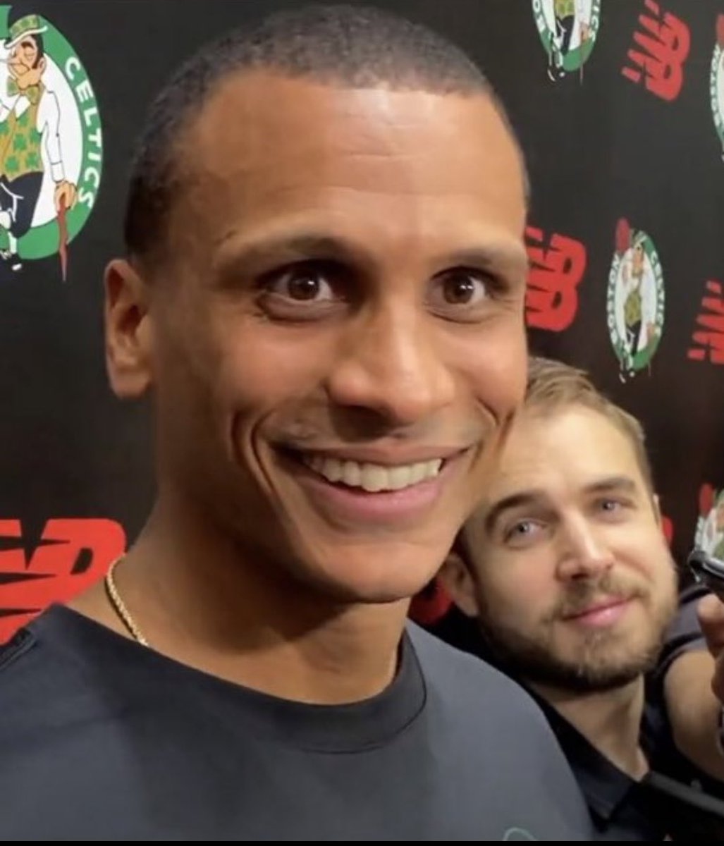 PenthausPicks's tweet photo. Let me be the first to say, I’ve seen enough from the pressahs today. The Boston Celtics are BACK!! I think PG and Conley still have some legs but more importantly they have the mindset!!! MVP season loading for my boy JT #Banner19 #BleedGreen @celtics https://t.co/7X8I2cw7dJ