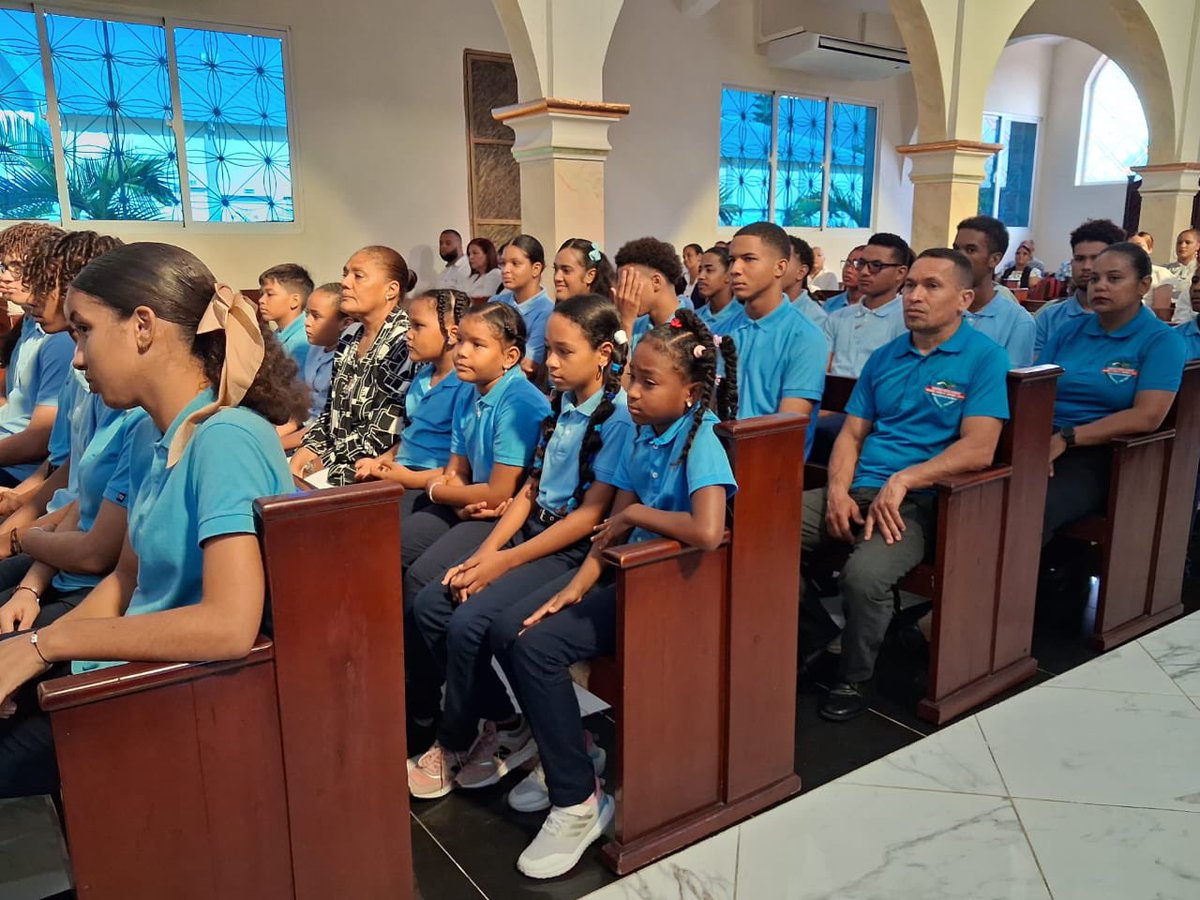 DistritoTapia's tweet photo. Con fe y gratitud, el Distrito Educativo 07-07 de Villa Tapia celebró la Eucaristía por el inicio del año escolar 2026-2027. Durante la celebración se guardó un minuto de silencio en honor a los profetas fallecidos, como muestra de respeto y memoria. https://t.co/TV5p6xtWEi