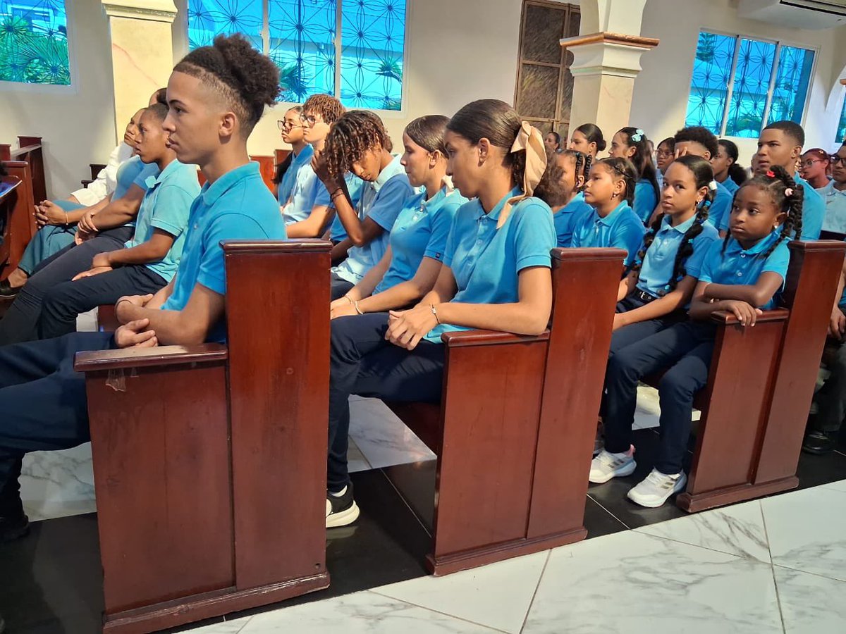 DistritoTapia's tweet photo. Con fe y gratitud, el Distrito Educativo 07-07 de Villa Tapia celebró la Eucaristía por el inicio del año escolar 2026-2027. Durante la celebración se guardó un minuto de silencio en honor a los profetas fallecidos, como muestra de respeto y memoria. https://t.co/TV5p6xtWEi