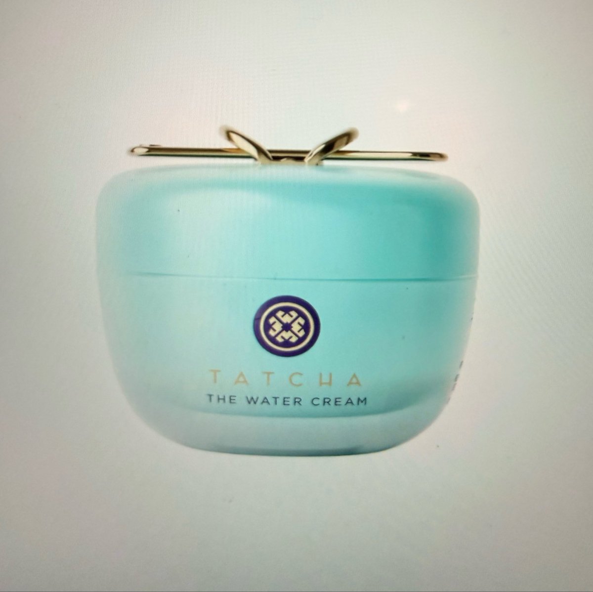 EricEv48092's tweet photo. Pure, poreless skin in a jar 🌿 Tatcha The Water Cream is a bestselling oil-free moisturizer that plumps, hydrates and refines pores with Japanese botanicals. Loved by millions. Shop now at https://t.co/D1H9np4wB4 #Tatcha #LuxurySkincare #SkincareRoutine #Shopstuff https://t.co/6b8LllYdsz