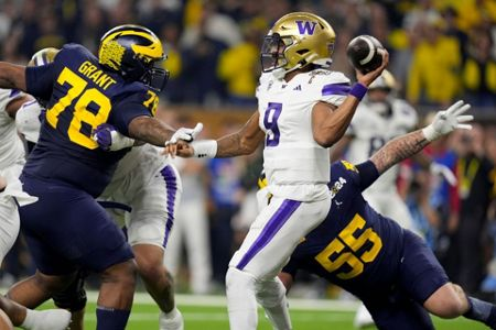 trevormccue's tweet photo. John Mateer joins a list of quarterbacks whose fan bases turned on them after playing against a Michigan defense. https://t.co/SDcrpPIirj