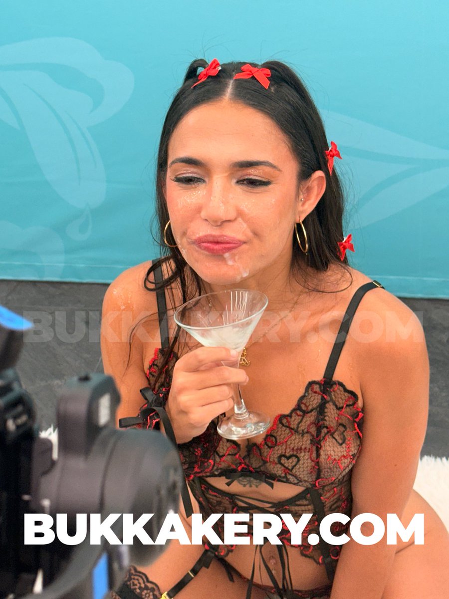 Mirco_H_Prod's tweet photo. Rutina Matutına….. 🥛 
😎 MIRAME, ABRE LA
ВОСА Y... TRAGA! 💦 #bukkake #cum #cumshot #traga #semen #leche @bukkakery
@Nuriamillan__ 
Feliz de mantener a nuestras #estrellas contentas! 😈💦 🥛 https://t.co/dCy2slL9bR