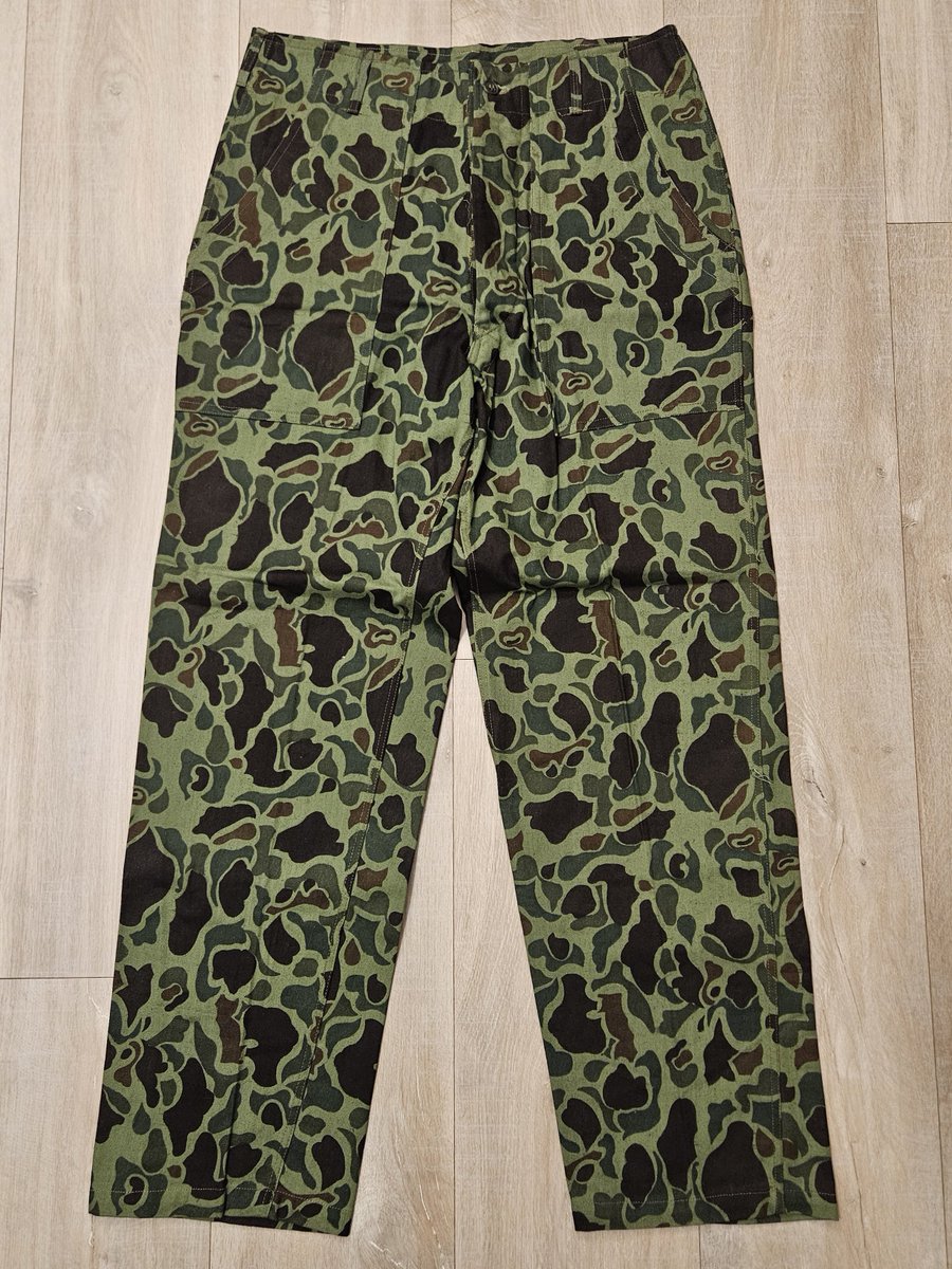 CnK2021's tweet photo. 1960s ROKMC Frogskin Camouflaged Trouser
60년대 해병대 덕헌터 위장복 하의 https://t.co/kiaSs4gSo6