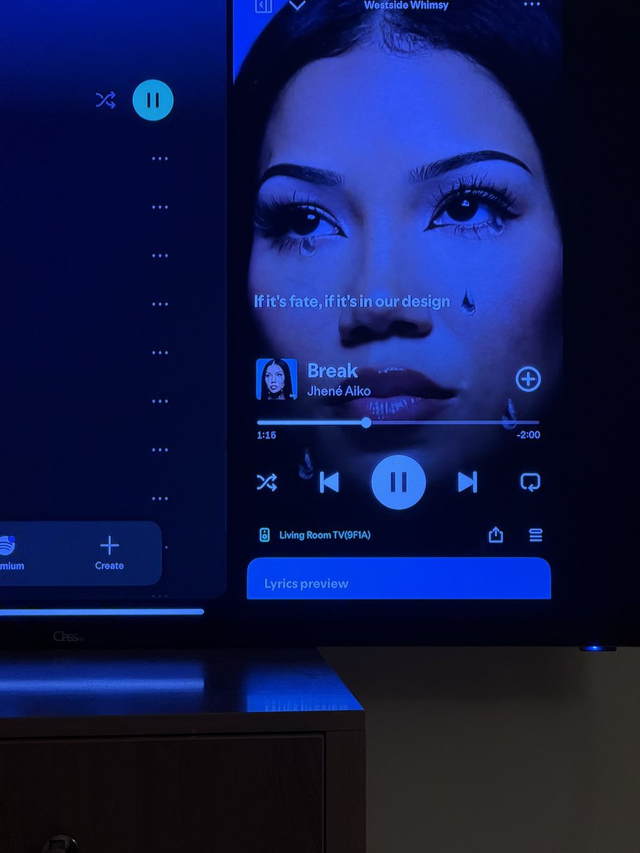 linoicecream's tweet photo. I could listen to her new album on repeat all day 💋 https://t.co/psLWzB8U7Y