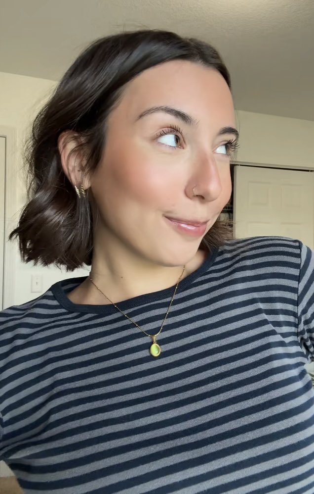 onlinewithemi's tweet photo. I CHOPPED my hair off!! Had literally zero time to decide if I liked it or not before I had to film content lol…After some contemplation I’ve decided I love it!!!

Posted about it on TT/IG &amp; the girlies were hyping me up…minus one sassy 12 yr old😂

#ugccreator #haircut #ugc https://t.co/fFHI2DYscT