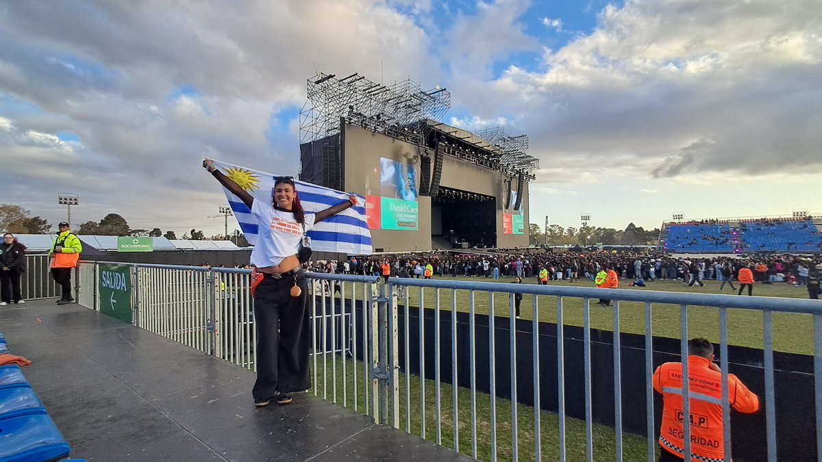 Juliskzot8's tweet photo. con la patria al hombro loco Uruguay presente y también mis mutis del paisito que no pudieron venir 🩵 https://t.co/npZwQoDxJf