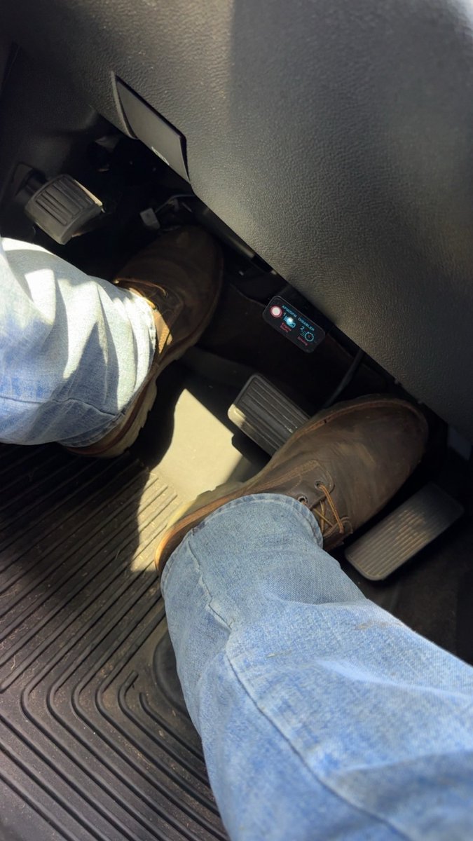 8incut's tweet photo. Got the loggers workin today. 
#redwing #loggers #boots https://t.co/r7bey2TbH7