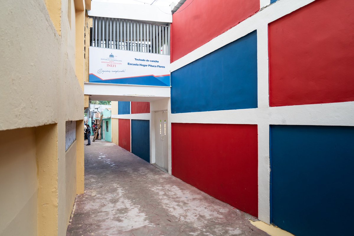 raquelarbaje's tweet photo. Volver a Las Cañitas tiene siempre un significado especial. Hoy estuve allí para acompañar a su comunidad en la inauguración del polideportivo techado multifuncional de la Escuela Hogar Pituca Flores. ❤️

Este espacio es fruto de un compromiso que he mantenido con esta comunidad y de un trabajo que impulsamos junto al Instituto Nacional de Educación Física (@inefirdoficial). Ahora, niños y jóvenes podrán practicar deportes, entrenar y desarrollar sus habilidades en mejores condiciones, sin que el sol o la lluvia sean una limitación.

Gracias, Alberto Rodríguez, director ejecutivo del Inefi, y a todo su equipo por hacer posible esta obra. También fue una gran satisfacción reencontrarme con el padre Joselito Pérez Beltré, director de la escuela, con quien he trabajado durante estos años por esta comunidad.

Ahora toca aprovechar este espacio, cuidarlo y llenarlo de deporte, disciplina y sueños que se trabajen con esfuerzo. 🏀🌱