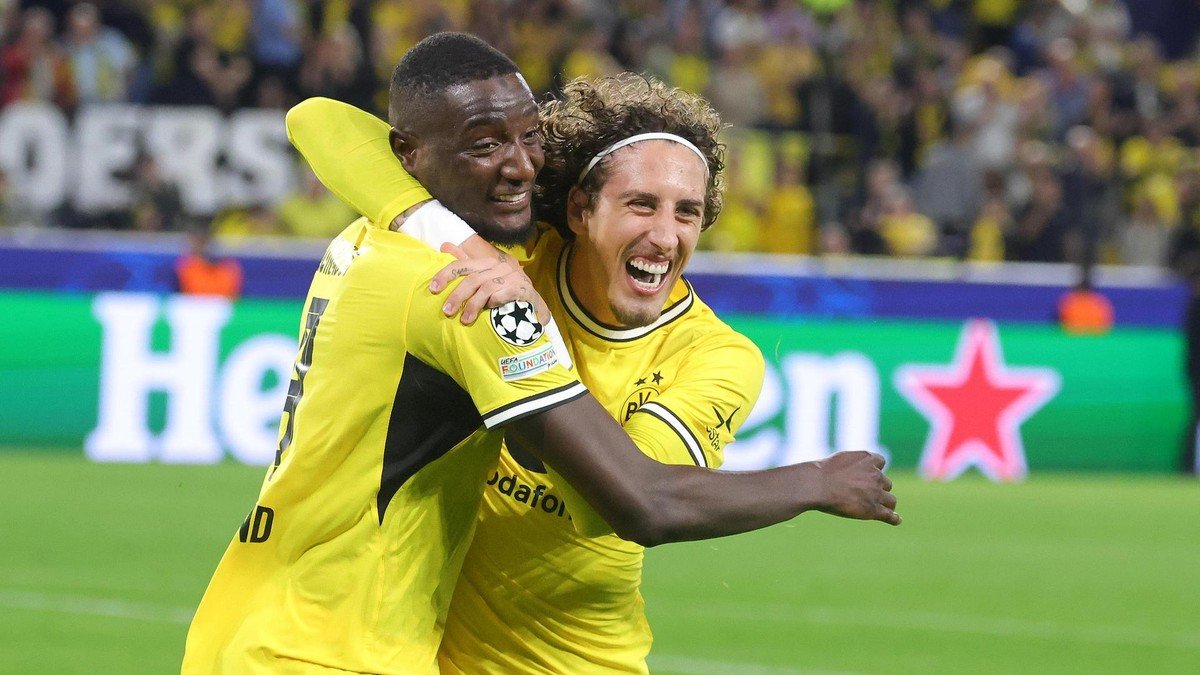 bvbnewsblog's tweet photo. Serhou Guirassy:

"I made a conscious decision to stay at Borussia Dortmund. For me, there was never any question about it. I still have a contract and will always give my all for this club."

When asked whether he could imagine staying at the club for longer:

"If I can maintain this level of performance in the coming years – why not? I feel fit and we’ll see what the future holds for me. I still have big plans here!"

"You don’t just play football with your legs. You have to be mentally strong. And I think everyone can see that I feel good at the moment and feel very much at home here. I worked on my mental strength over the summer and spoke to someone I know well who’s an expert in this area. There’s a lot of pressure in football, but I let as little of it get to me as possible. That way, I can give my best for the team."

🗞 @SPORTBILD 

#BVB