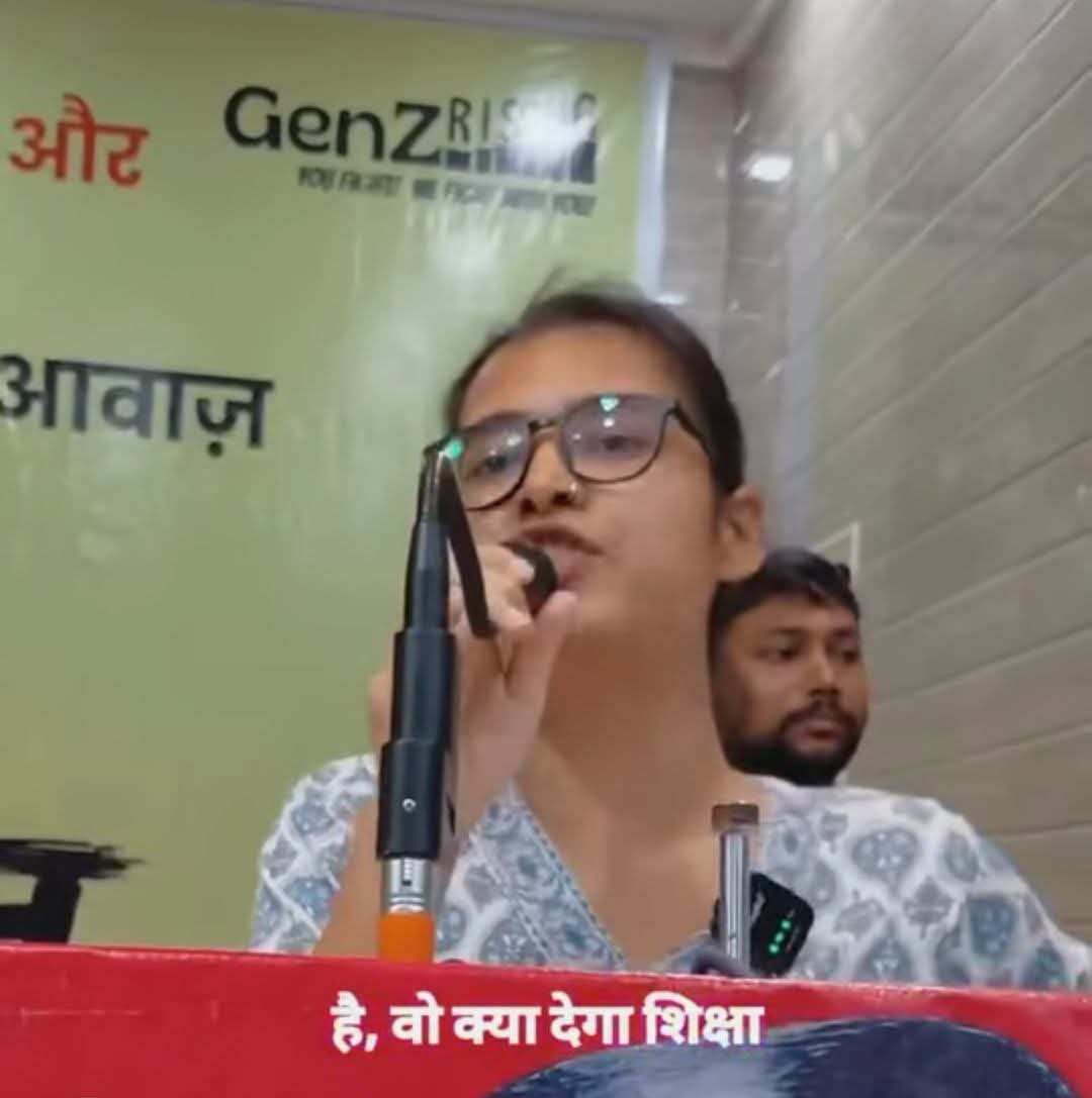 MrTiwaree's tweet photo. भाई २०१७ से पहले हमने यू पी में लड़कियों का बहुत बुरा दौर देखा है। 

अभिभावकों की मानसिकता ऐसी हो गयी थी कि जब वे स्कूल जाती थीं तो एक ही ताकीद दी जाती थी कि रास्ते में कोई कुछ भी कहे, कुछ भी करे, तुम उलझना मत, सीधे घर आ जाना। 

उनके दुपट्टे खींच लिए जाते थे, उनके साथ सौ तरह की अभद्रता होती थी। छेड़खानी तो आम बात थी। 

छेड़छाड़ की बात ही छोड़िये, पूर्ववर्ती सरकारों के मुखिया तो बलात्कारियों से इतनी सहानुभूति रखते थे कि उन्होंने ' लड़कों से गलती हो जाती है' जैसा कालजयी वाक्य बोला था। 

इसके विपरीत योगी जी ने यह कहा कि अगर एक चौराहे पर बेटी- बहनों को छेड़ोगे तो अगले चौराहे तक पहुँचते- पहुँचते बचोगे नहीं। 

ऑपरेशन मजनू में न जाने कितने मनचलों के हाथ- पाँव टूट गए। 

अगर अपवादों को छोड़ दिया जाय तो छोटे- बड़े कस्बों, देहातों से लेकर बड़े शहरों तक में लड़कियाँ सुरक्षित हैं। 

वह योगी लंपट है। 

दंगाईयों को भूसा भरने के लिए जिस योगी ने सुप्रीम कोर्ट की भी नहीं सुनी, वह योगी दंगाई है। 

नेहा बोरा! 

तुम जाकर मायावती से पूछ लेना। बस समर्थन ही वापस लिया था उन्होंने। उनके कपड़े तक फाड़ डाले गए थे। 

अगर ताकत की बात करें तो तुम मायावती की नाखून भी नहीं। 

तुम गोरखपुर में योगी को इतना अभद्र बोलकर भी सुरक्षित इसलिए वापस चली आई क्योंकि वहाँ सचमुच योगीराज है और तुम एक लड़की हो। 

पिछली सरकार होती तो इतना बकवास करने पर तुम्हारा क्या- क्या फाड़ देती, उसकी तुम कल्पना भी नहीं कर सकती।