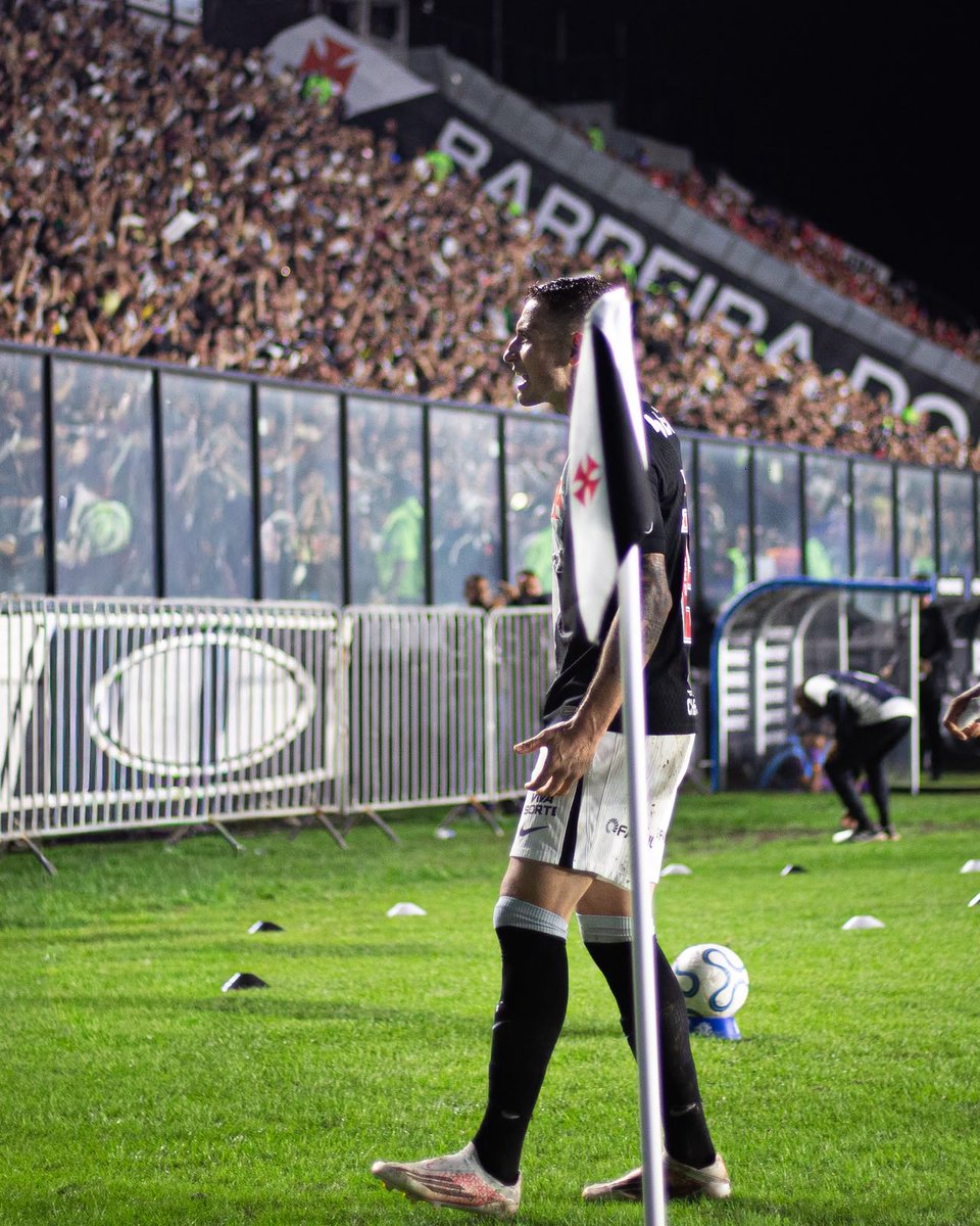 VascodaGama's tweet photo. POSSO POSTAR MAIS FOTOS DOS AUTORES DOS GOLS DA CLASSIFICAÇÃO PARA A SEMIFINAL? 😍💢

📸: Matheus Lima | #VascoDaGama https://t.co/wqSuO4bVsG