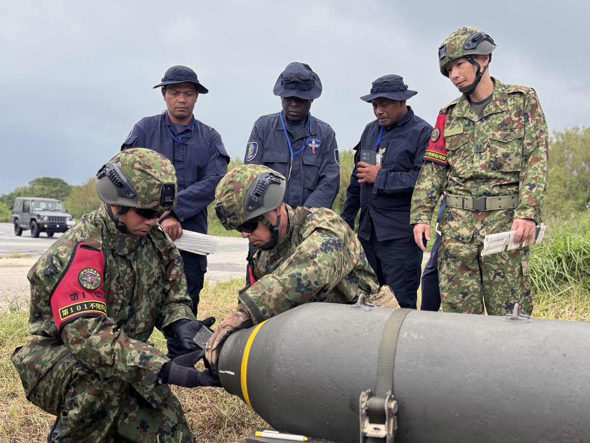 JGSDF_pr's tweet photo. 🇯🇵🇸🇧#陸上自衛隊 は、９月１日に後方支援学校武器科部（土浦駐屯地）及び３日に第１０１不発弾処理隊（那覇駐屯地）において、ソロモン国家警察不発弾処理局に所属する不発弾処理要員４名に対する能力構築支援（不発弾処理）を行いました。
不発弾処理の教育要領や同部隊の運用要領について教育し、ソロモン国家警察不発弾処理局の能力向上に貢献しました。
陸上自衛隊は、引き続きソロモン諸島との防衛協力・交流を推進してまいります。