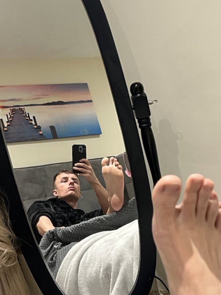 TheGodNoahh's tweet photo. 🥱🦶🏽 https://t.co/wlCb6tsQ3g