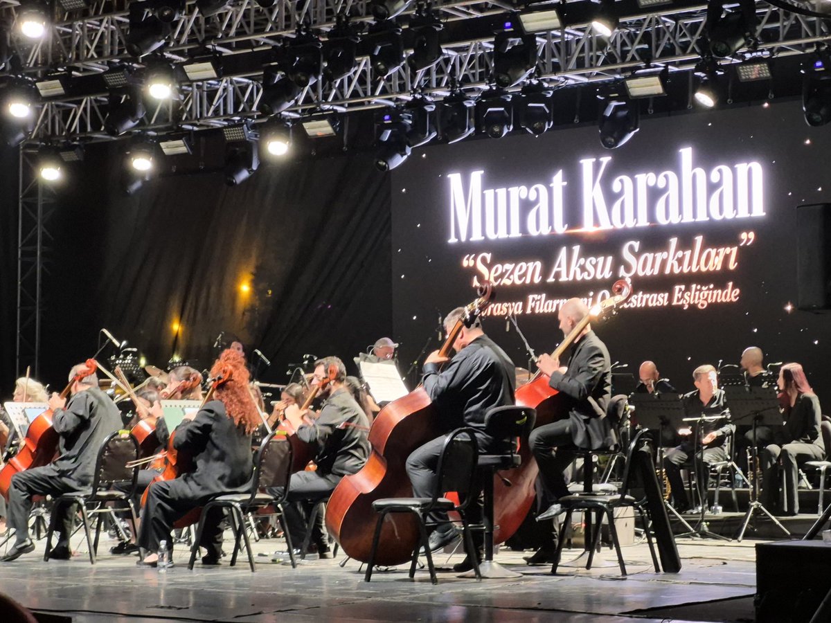 SerdarCam_tr's tweet photo. 📍Ankara

Ment Event’in organizasyonuyla Oran Açıkhava Sahnesi'nde, Avrasya Filarmoni Orkestrası eşliğinde gerçekleşen "Murat Karahan-Sezen Aksu Şarkıları" konserine katıldık.

Çok kıymetli Sanatçımız, Eski Devlet Opera ve Balesi Genel Müdürümüz Murat Karahan'ı ve ekibini kutluyor, başarılarının devamını diliyorum.

@muratkarahann 
@mahmutkrky