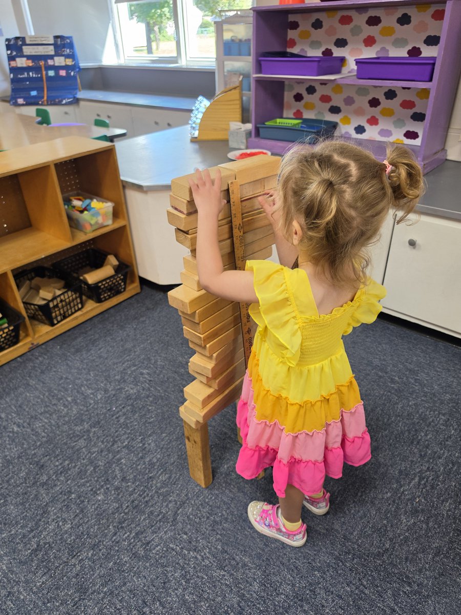 KinderTeach76's tweet photo. Oh, look at me getting math into my preschool classroom. New rule, our towers can only be 1 meter high! #ilovemath #preschool #Teachersof𝕏 https://t.co/CNy1wQBVZO