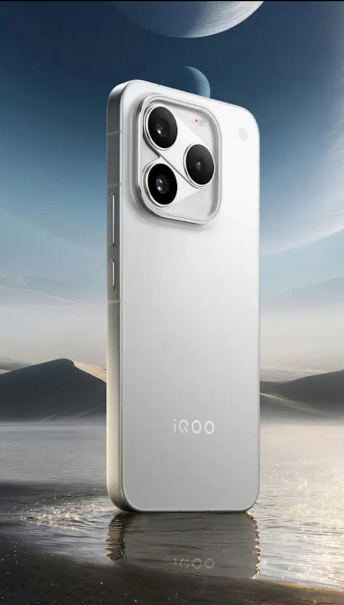 noelmilar's tweet photo. IQOO 16 arrives in three futuristic colorways !

Tell us your favorite color 

Chasing light - sci-fi inspired look.

Legend - The Cool white finish reveals a subtle silver - gray texture.

Racing - inspired by the purple shade of F1 racing car.

Launch on September 29 in China . https://t.co/qGQsgAN4Kh