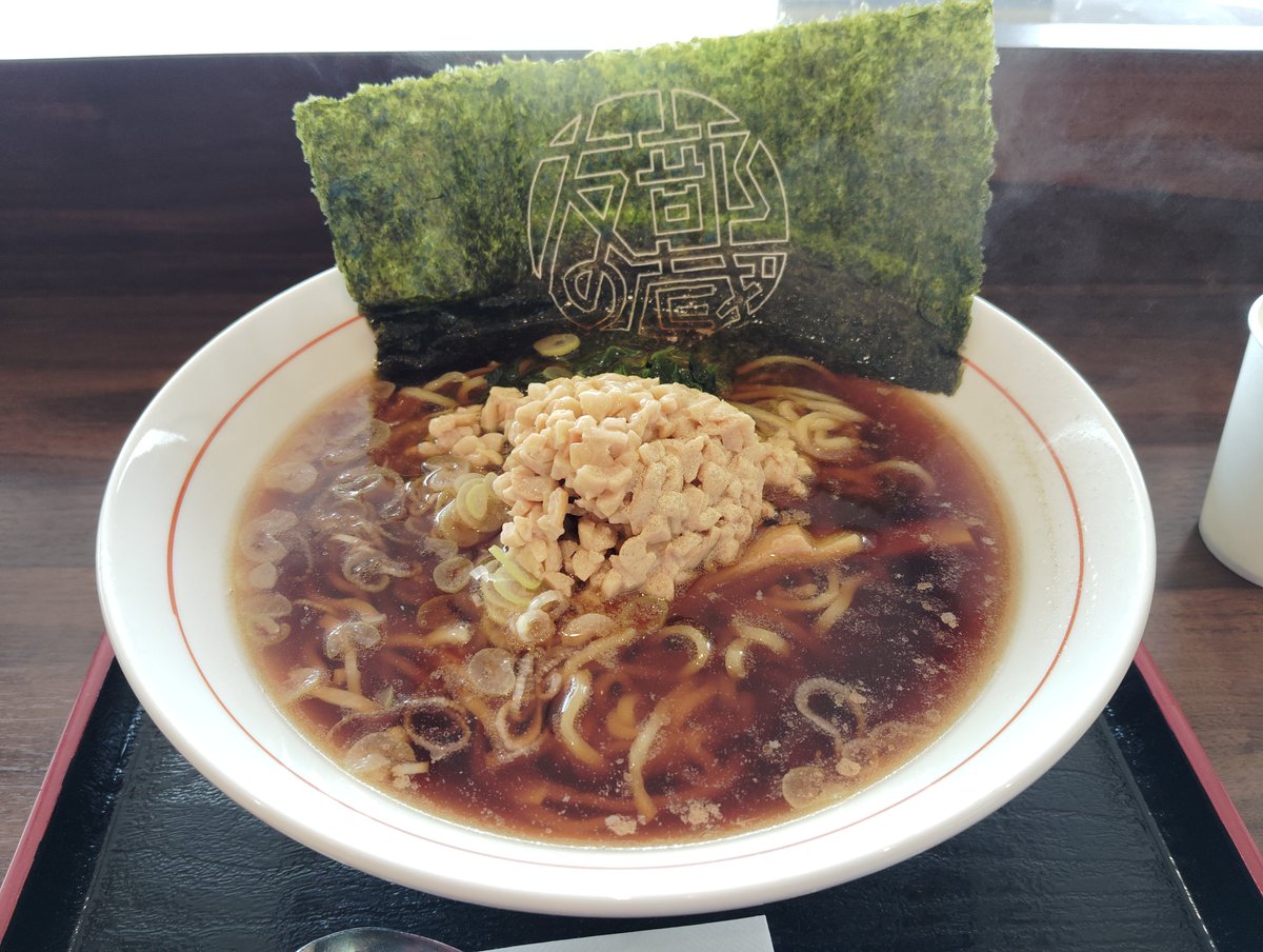 nomboo6's tweet photo. 常磐自動車道・上り友部サービスエリアにある友部の蔵で　黒醤油納豆ラーメンを注文　インパクト大のデカ海苔　ツルツル中麺　スープは納豆に合わせた感じで美味しかったです
強いていうならひきわりじゃない方がベターです　#路麺 https://t.co/iWOQqj6HLa