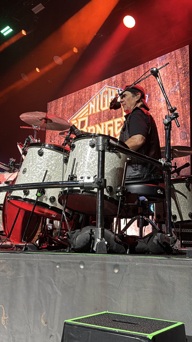 Kenredwingnut13's tweet photo. @nightranger Was right next to you in Chandler at the Wild Horse! Still pounding em out Kelly! 🥁 Happy birthday man! 😎 https://t.co/QsmAQxOIAX