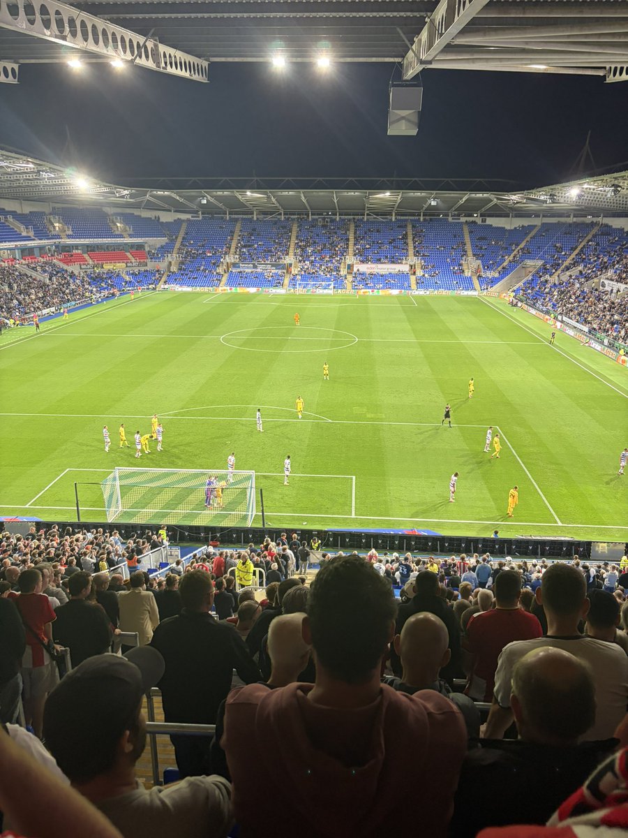 CPGolf26's tweet photo. Nice little training session on a Tuesday night #brentfordfc 

Your stadiums too big for you 🎶 

Into the hat for the next round 🎩 https://t.co/31hQH3Dbvi