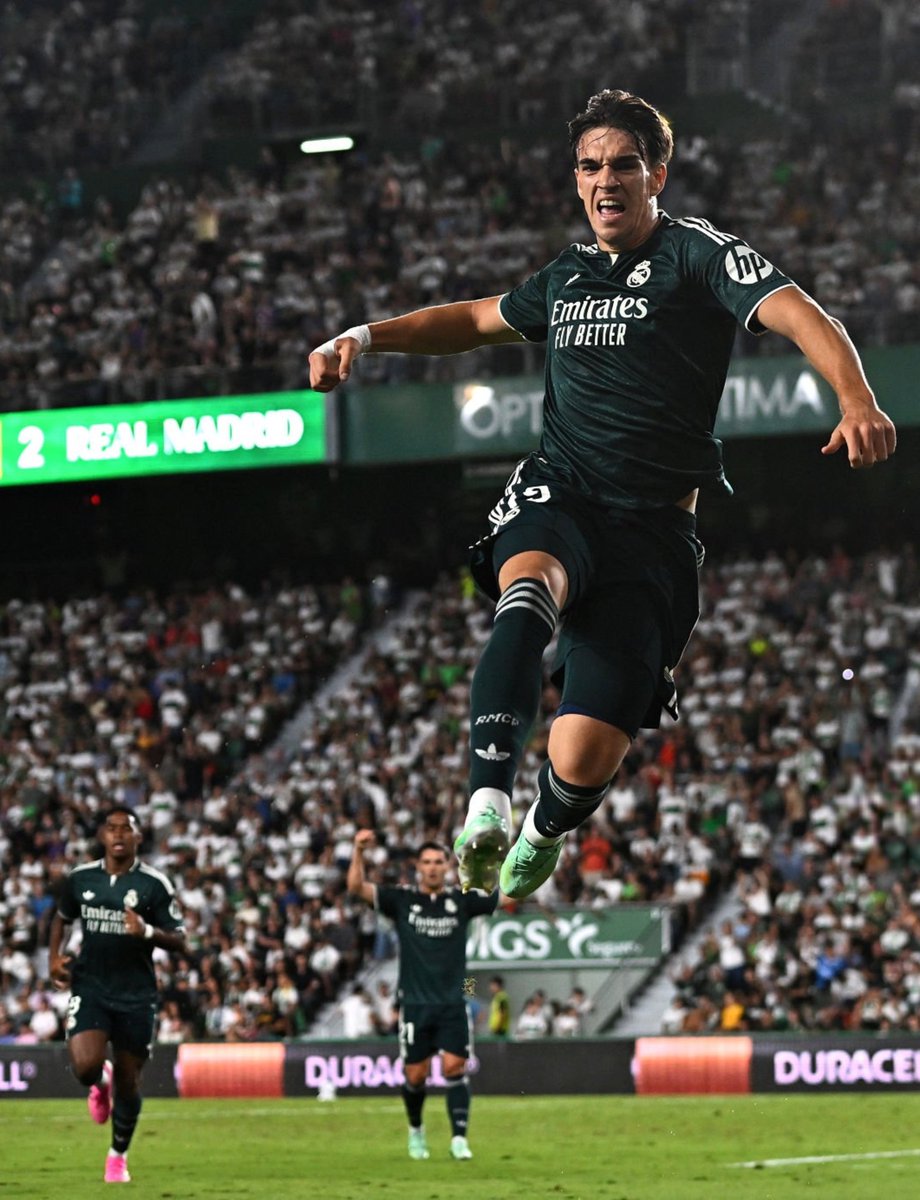 theMadridZone's tweet photo. WHAT A PIC.
WHAT A PLAYER. 
GRANDE CARLOS ESPÍ. https://t.co/c7fK8nTt4T