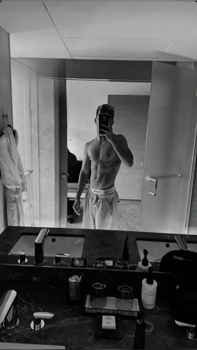 malachifav's tweet photo. Black and white !!! https://t.co/zna0SBgqBa