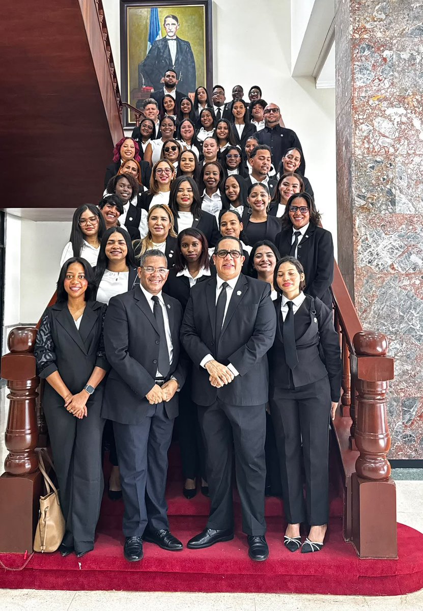 _mariaadames's tweet photo. Estudiantes de Relaciones Internacionales y Diplomacia de diversas universidades, integrantes de la organización DIPLOMACIA EN ACCIÓN RD (DIAC-RD) realizan visita guiada al Congreso Nacional. @SenadoRD @DIAC_RD @ElicFernandez @MarcosDominiciB #DiplomaciaProactiva #DiacRD https://t.co/31k0dHCiBY