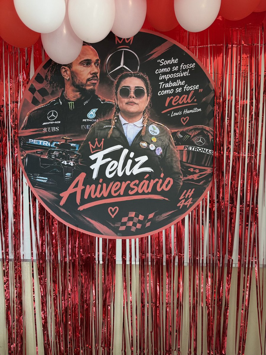 valerBlu's tweet photo. O quanto sou apaixonada por ele, não está escrito!!!✨🙏🏽🙌🏽🏁🏎️🎊🥰🤩@LewisHamilton @F1 https://t.co/SUPNmm99Z2