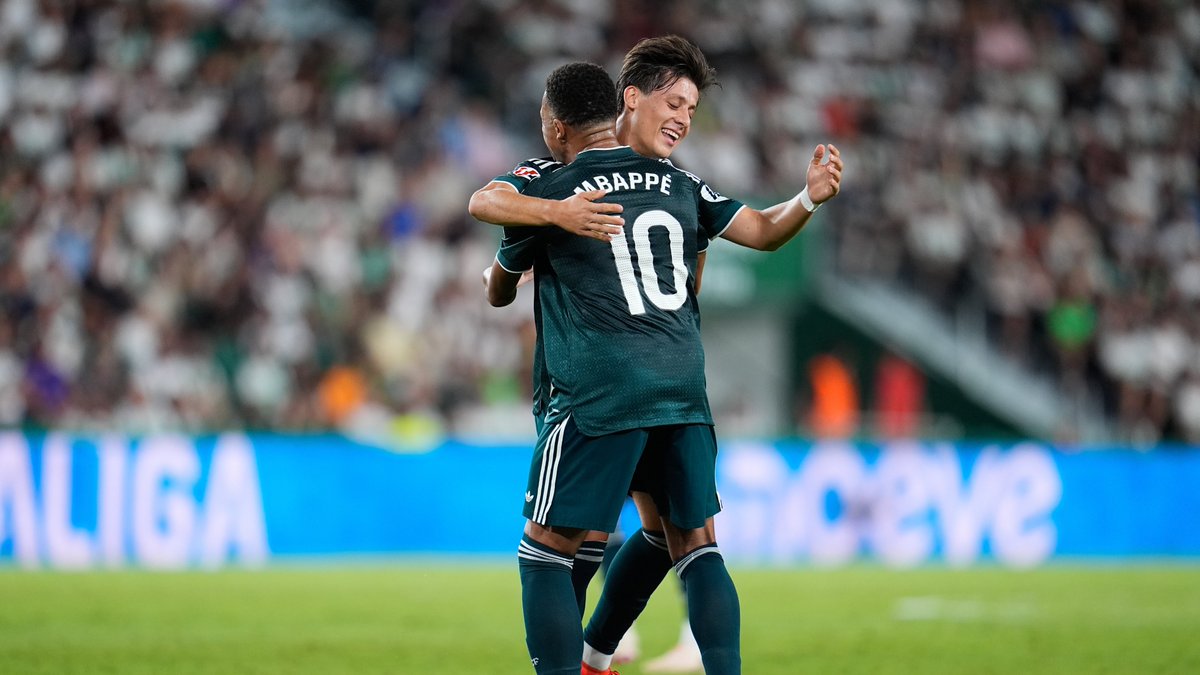infosportplus's tweet photo. ⚽️ Le Real Madrid sur le fil !

Malgré 2 buts d'avance, dont un de K. Mbappé, les Madrilènes ont été rejoints avant d'inscrire le but vainqueur dans le temps additionnel par Espi.
Succès 2-3 du club merengue, qui rejoint provisoirement le Barça en tête.

#LaLiga #ElcheRealMadrid https://t.co/mfa2u2zyo2