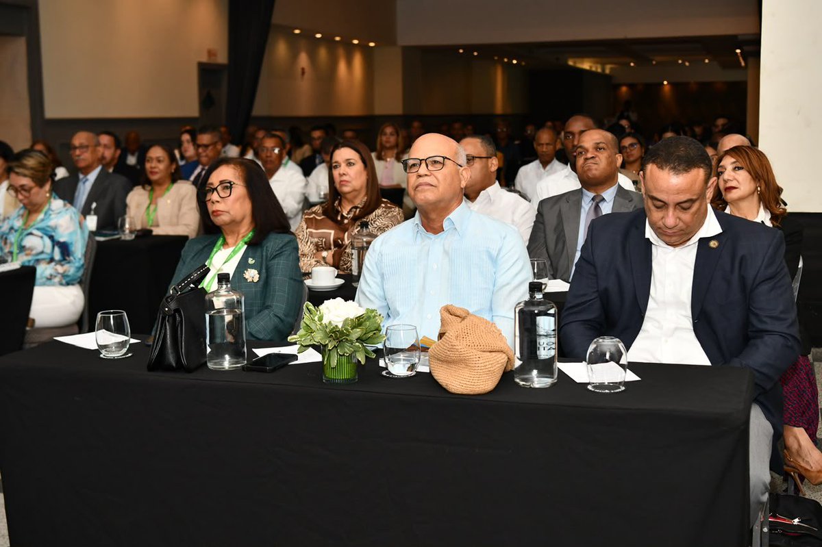 bagricolaRD's tweet photo. Durante el taller abordamos temas fundamentales como gobierno corporativo, cumplimiento, gestión de riesgos, debida diligencia y detección de señales de alerta, mediante una metodología participativa orientada al intercambio de experiencias y al análisis de casos prácticos.

Con esta iniciativa, reafirmamos nuestro compromiso con la formación continua de nuestros colaboradores y el fortalecimiento de una cultura institucional de prevención, integridad y cumplimiento, al servicio del sector agropecuario dominicano.

#BancoAgrícola #Capacitación #Prevención #Transparencia #Cumplimiento
