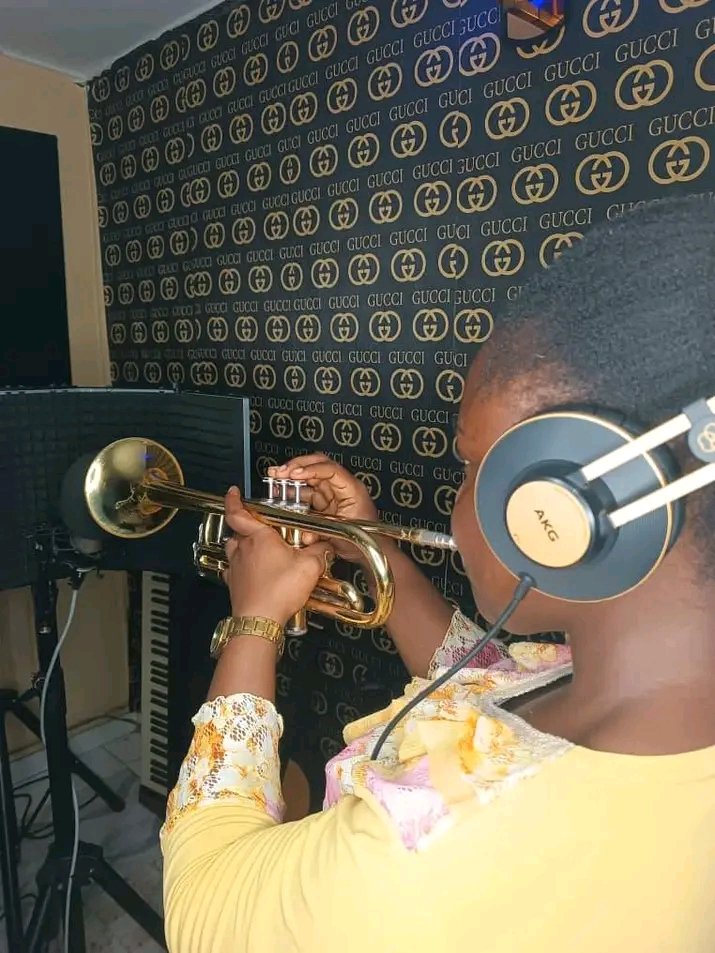 Demusiclady tweet picture