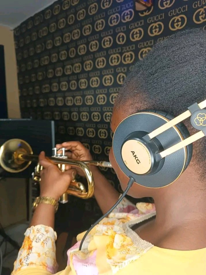Demusiclady tweet picture