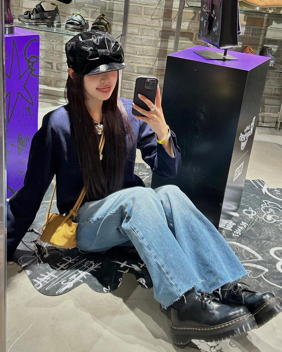 Rutelyra's tweet photo. Top of the morning! 🚀 You should know that your smile can brighten someone’s day—wear it proudly. 💖
XyIjk https://t.co/QZTZAHX66N