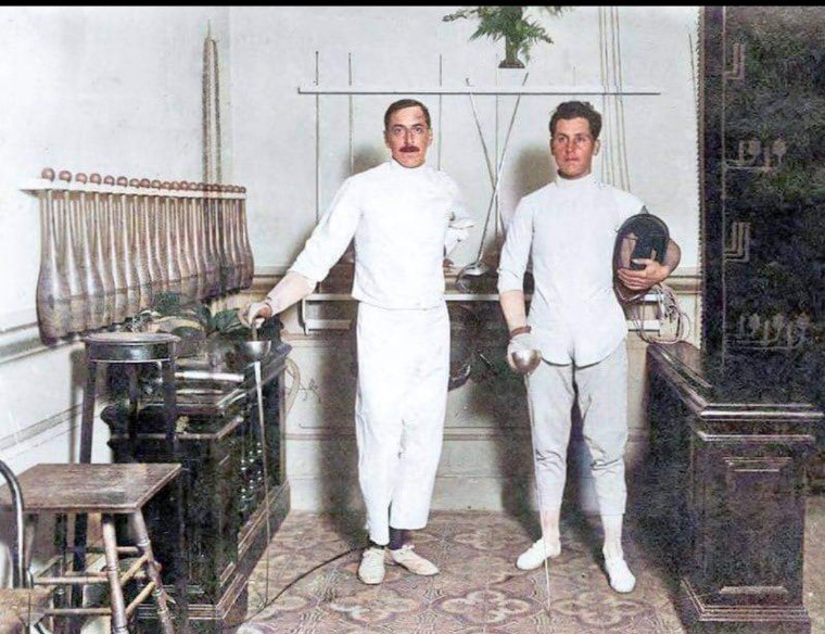 MartinDandach's tweet photo. Ahora que los argentinos están ganando todas las medallas en esgrima en los Juegos Sudamericanos, no me puedo dejar de acordar del General Perón, que fue campeón nacional de esgrima por mas de 10 años y fue seleccionado para participar en los Juegos Olímpicos de París de 1924. Hombre extraordinario.