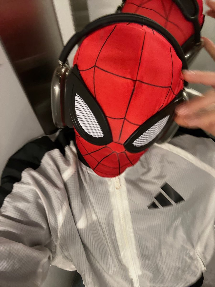XSPIDERSa's tweet photo. Good music, low lights, zero stress. https://t.co/qBPe53GQUN