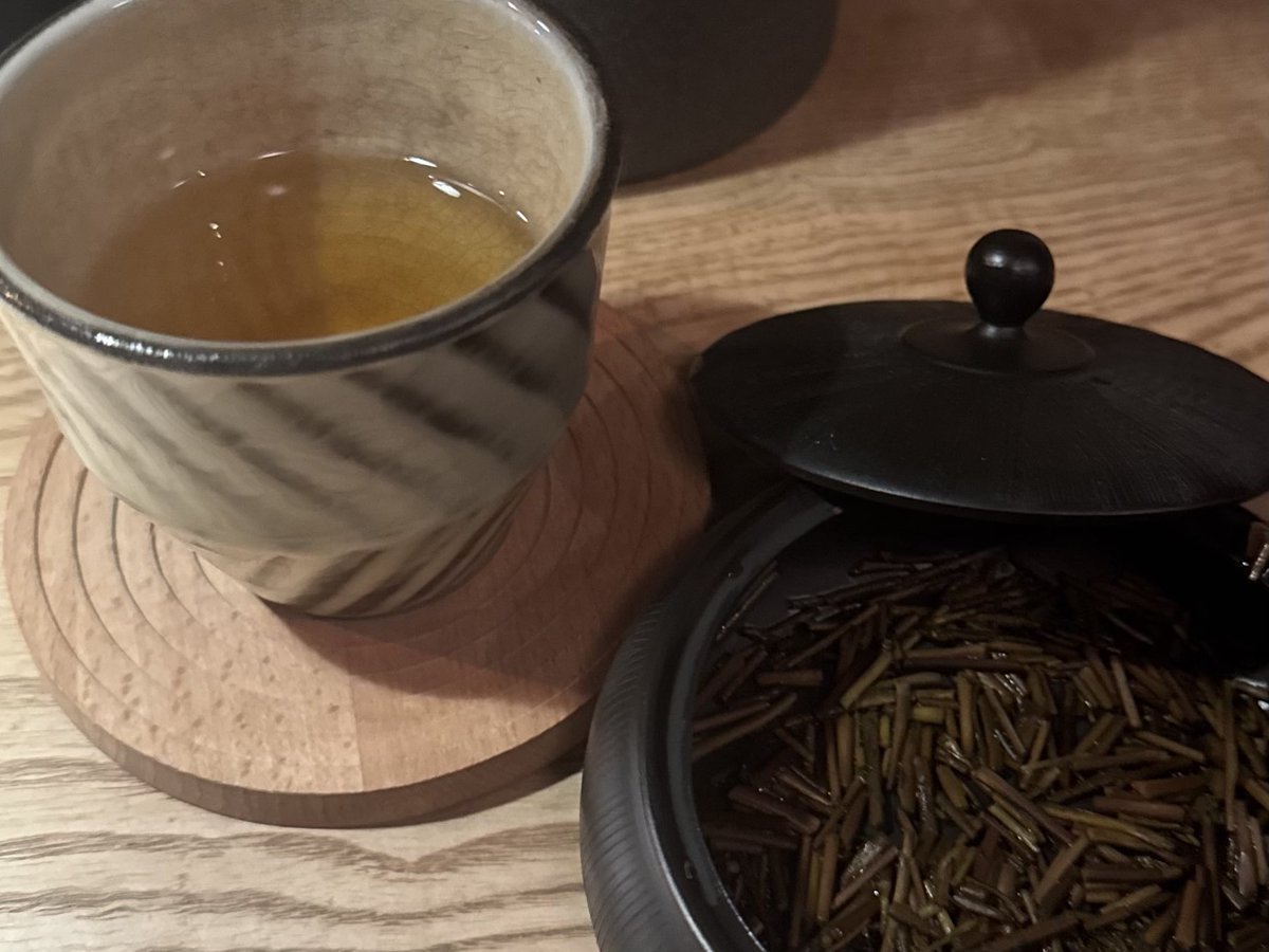 skydats's tweet photo. 昨晩訪れた夜喫茶で居合わせた若者から
激推しされた朝抹茶をしばく https://t.co/WIHuDn70CU