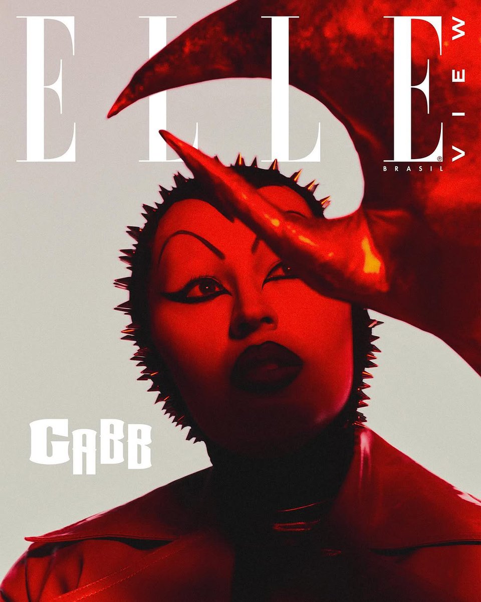 Jon_Gustavo's tweet photo. Ele, ELLE ou Elu? O personagem das “Meninas superpoderosas”, interpretado por , é a terceira capa da nossa revista digital para assinantes. A  de outubro já pode ser lida e, inspirada pelo Halloween, traz conteúdos exclusivos, divertidos e cheios de ... https://t.co/RQc19A8wwk