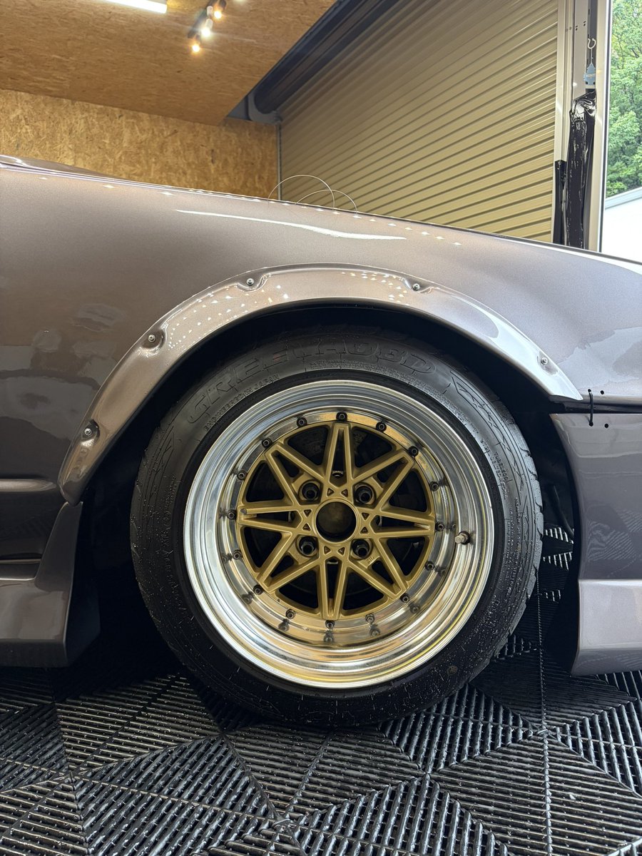 genoudou1993's tweet photo. A31セフィーロの施工が完了！
このツライチと迫力のワイドボディに、ガラスコーティングの深みのあるツヤが加わって存在感がエグいことになってます🔥
サーキットで映えるのはもちろん、ガレージでも見惚れる仕上がり✨
販売価格¥3,500,000-
#a31 #セフィーロ #コーティング https://t.co/iss9G52eH5