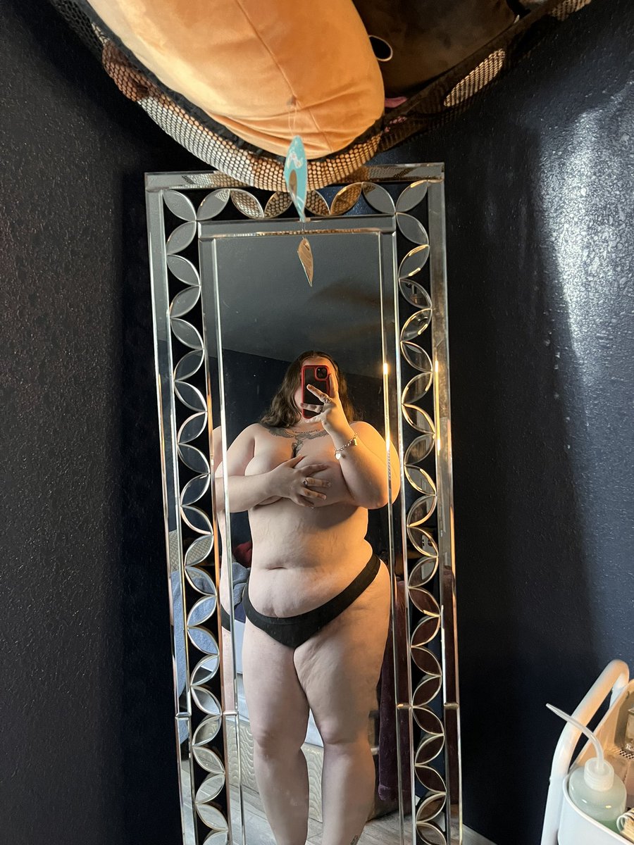 Glowrenaey's tweet photo. On or off?
#nsfwtwtًً #bbw #goonette #pawg https://t.co/4OOeaVFdFY