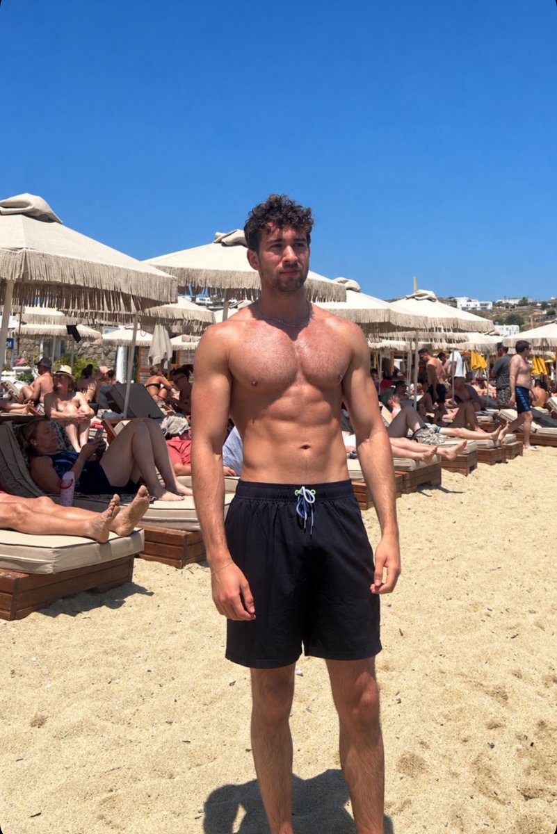 Danlifts7's tweet photo. Getting some sun in https://t.co/lRUl5wV9Jw