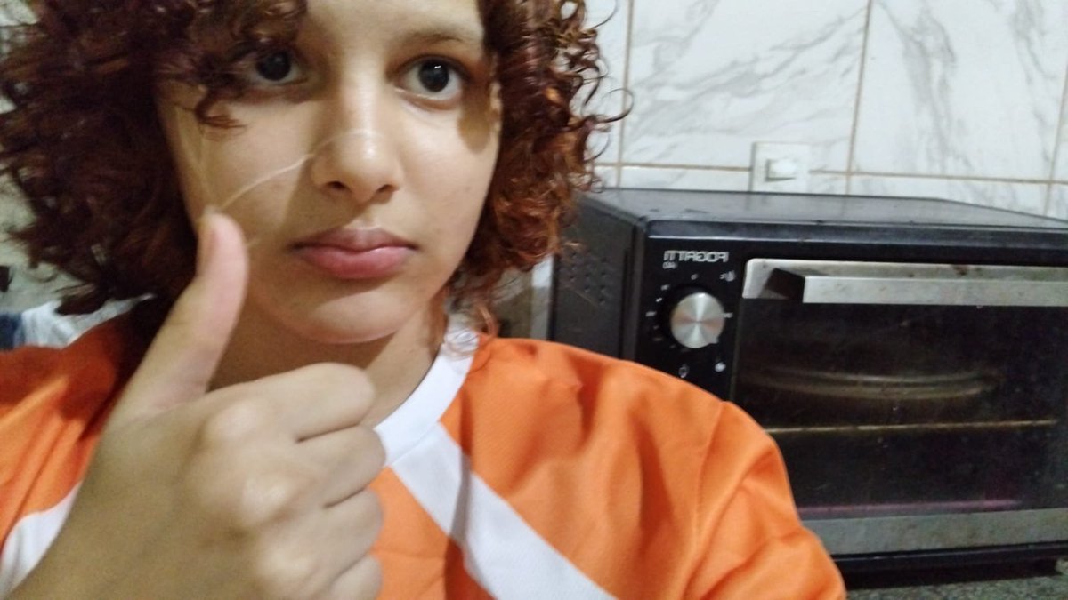 Vampyreamadeo's tweet photo. Eu sou a primeira pessoa vestida de neil josten fazendo bolo que voce ve . https://t.co/EEPjUOTnoj